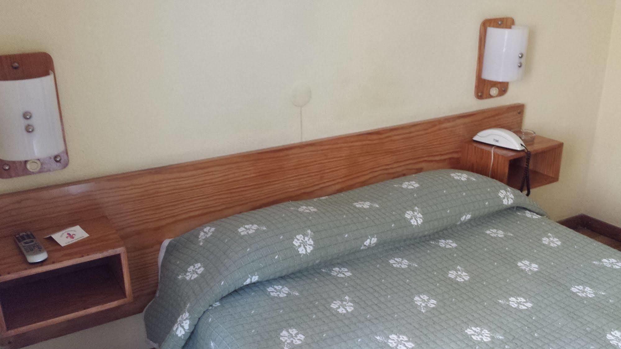 Pensao Residencial Flor Dos Cavaleiros Gasthuis 2*